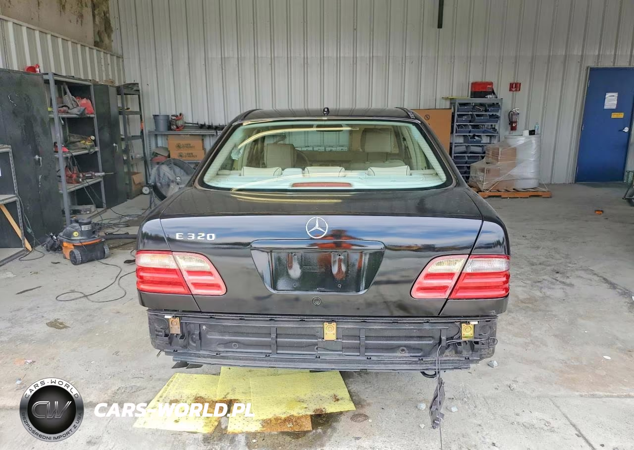 2000 Mercedes-Benz E 320 VIN:WDBJF65J7YB110226 - 6