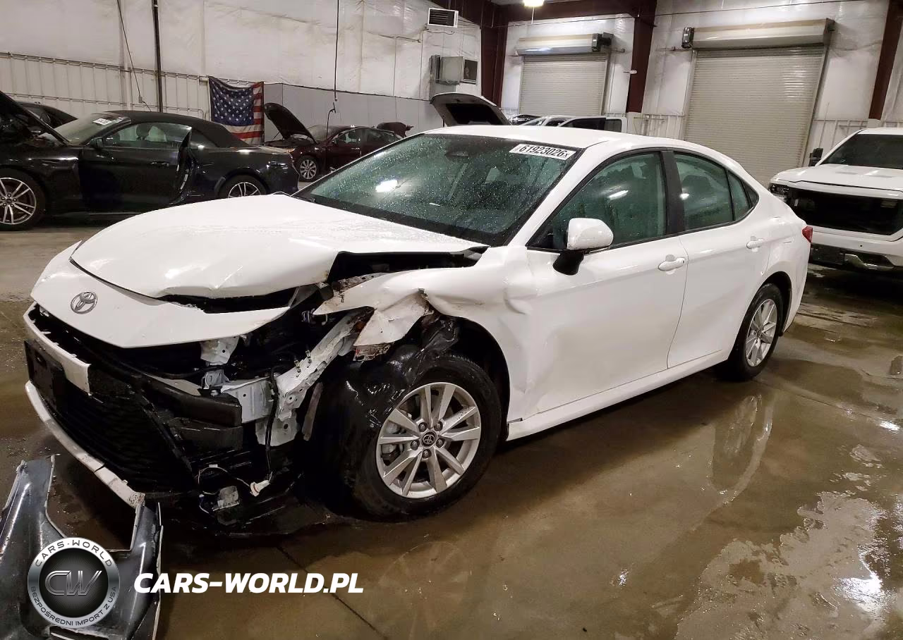 2025 Toyota Camry Le – zdjęcie 1 z 12