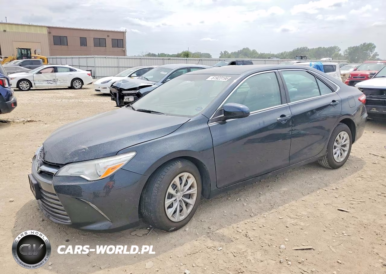 2015 Toyota Camry Le – zdjęcie 1 z 12