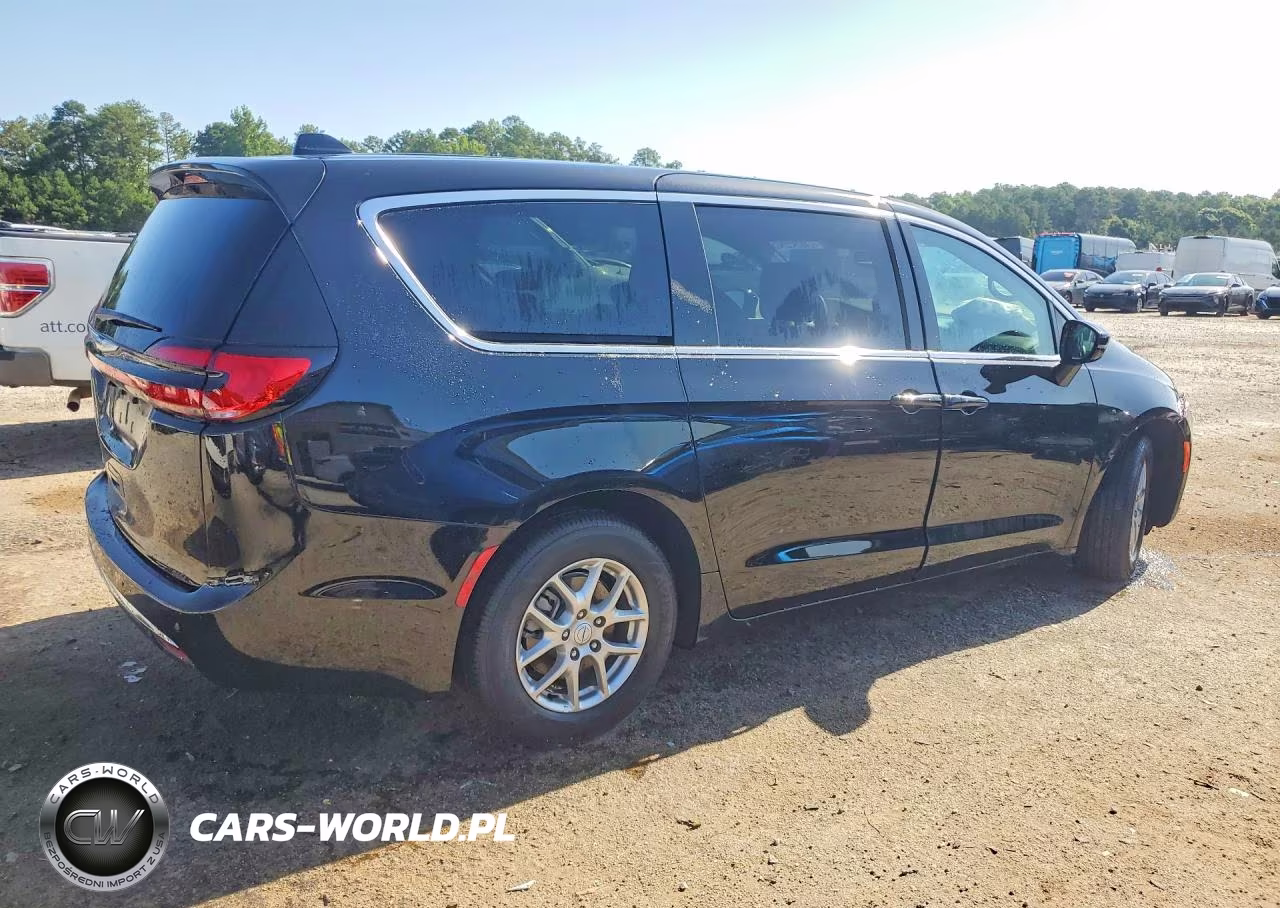 2026 Chrysler Pacifica Select VIN:2C4RC1BG4TR262743 - 3
