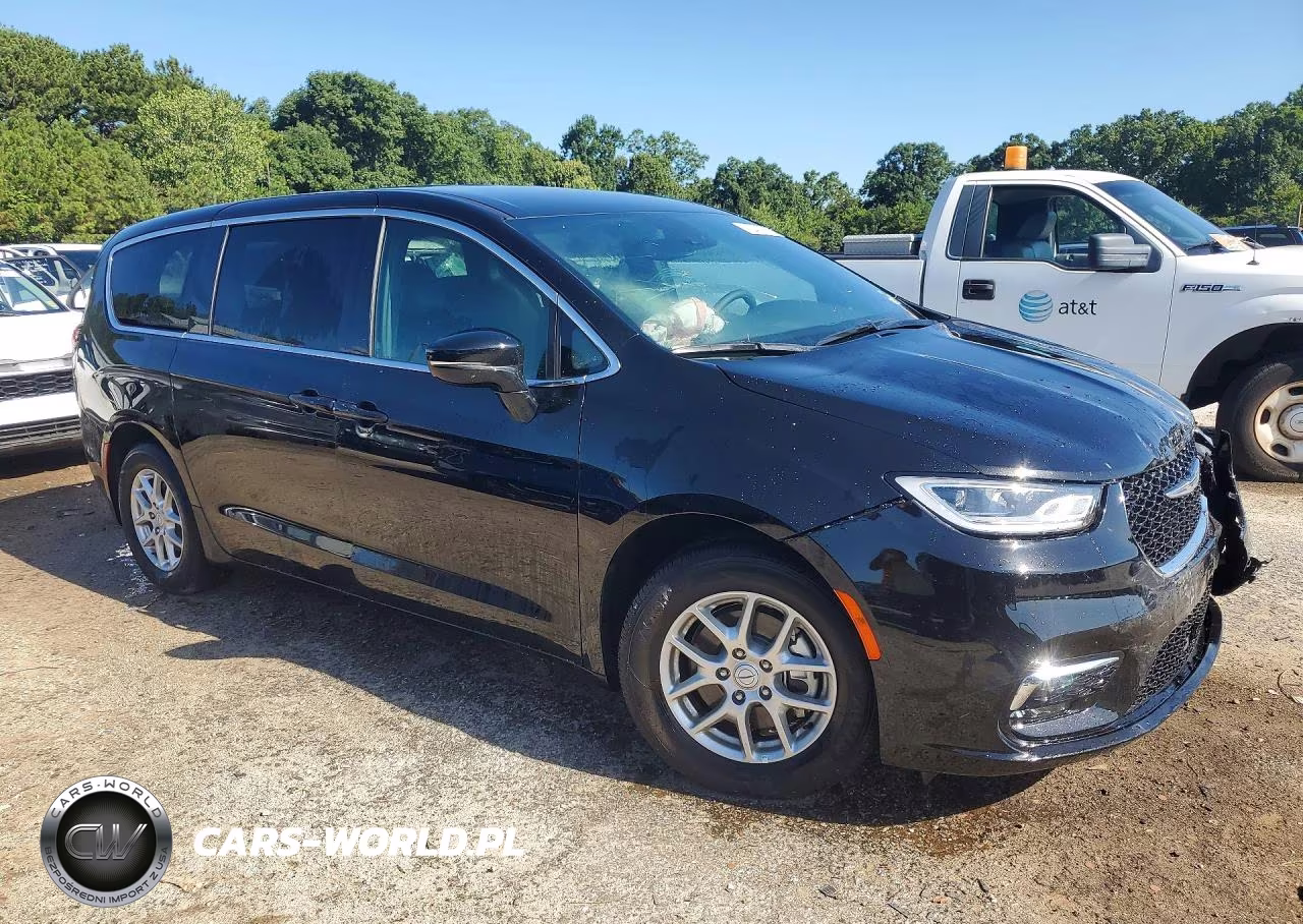 2026 Chrysler Pacifica Select VIN:2C4RC1BG4TR262743 - 4