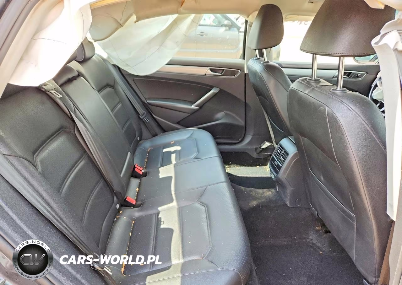 2019 Volkswagen Passat Wolfsburg VIN:1VWLA7A32KC006585 - 10