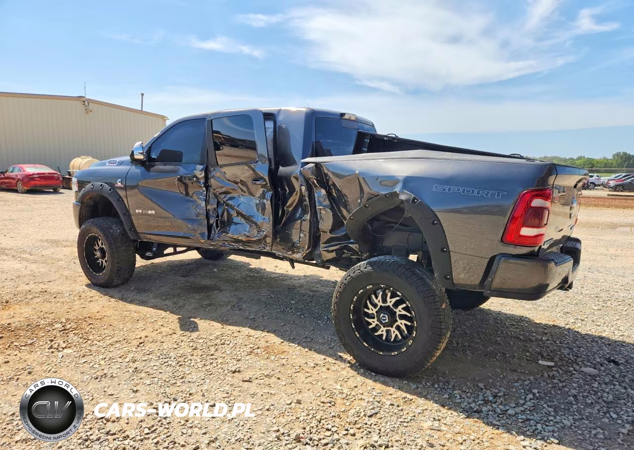 2019 Ram 3500 Laramie VIN:3C63R3ML3KG647362 - 2
