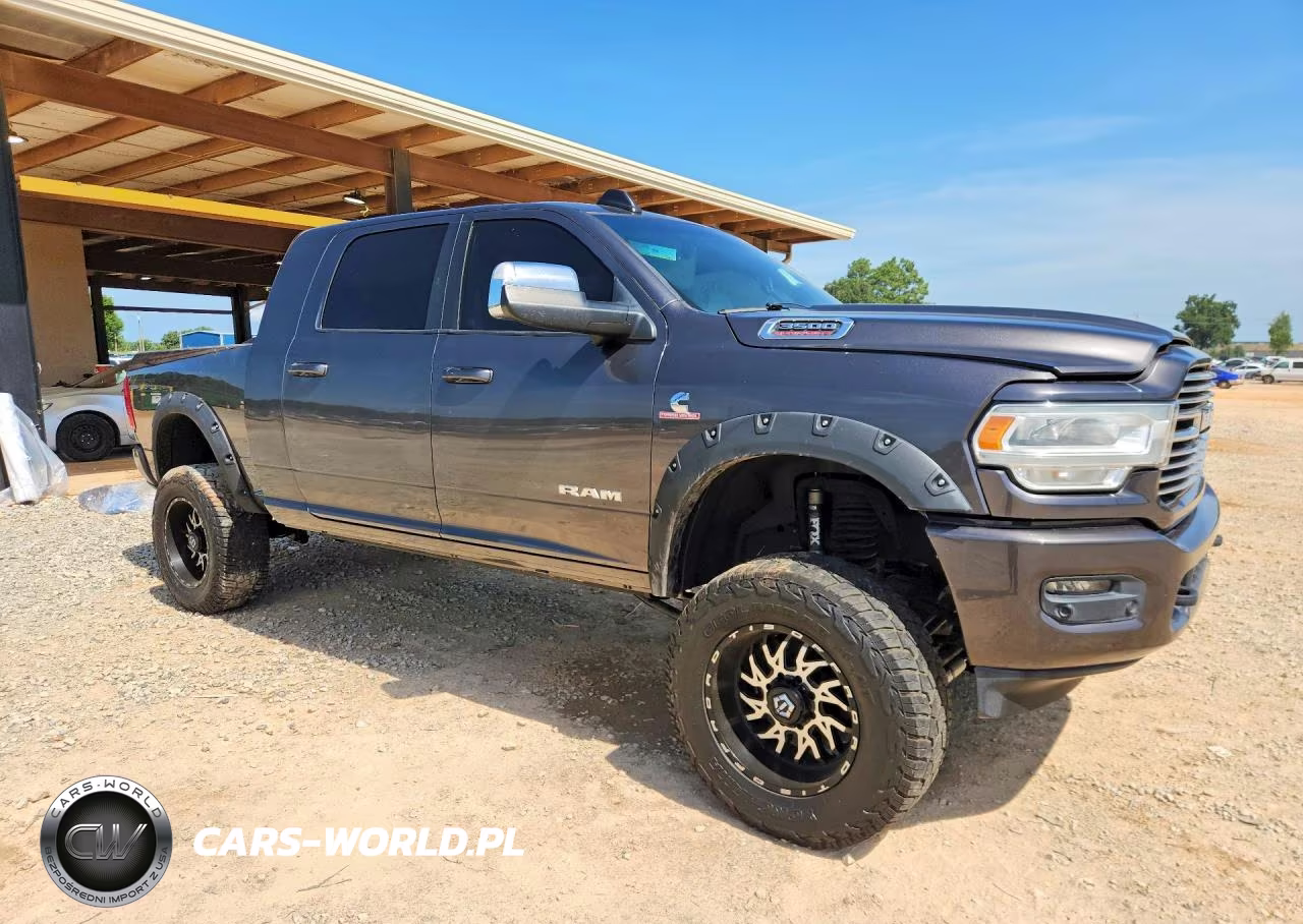 2019 Ram 3500 Laramie VIN:3C63R3ML3KG647362 - 4
