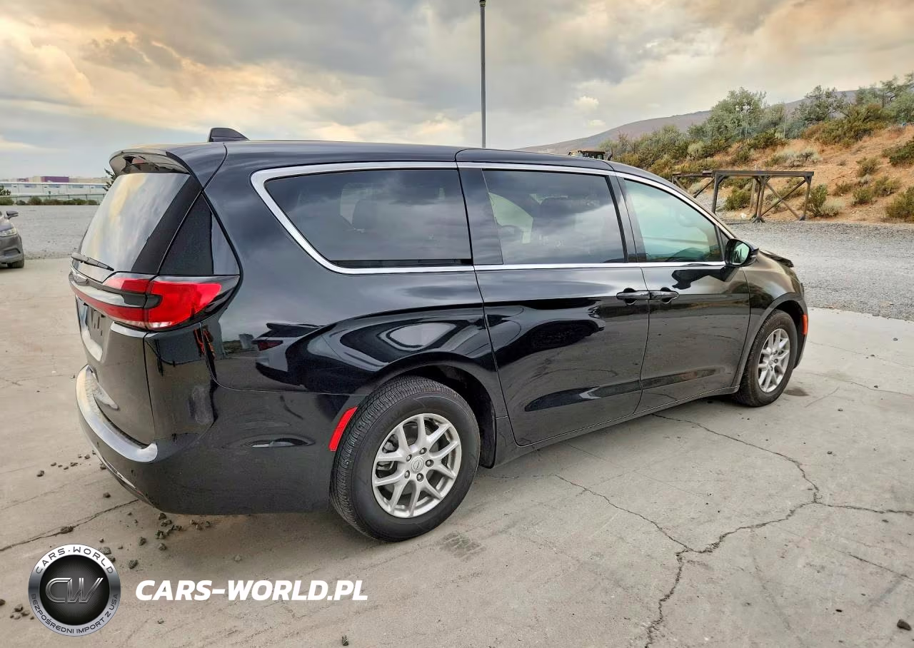 2026 Chrysler Pacifica Select VIN:2C4RC1BG1TR209580 - 3