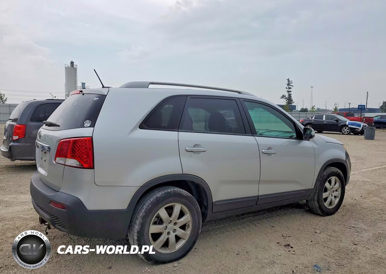 2011 Kia Sorento Lx VIN:5XYKT4A18BG025420 - 3