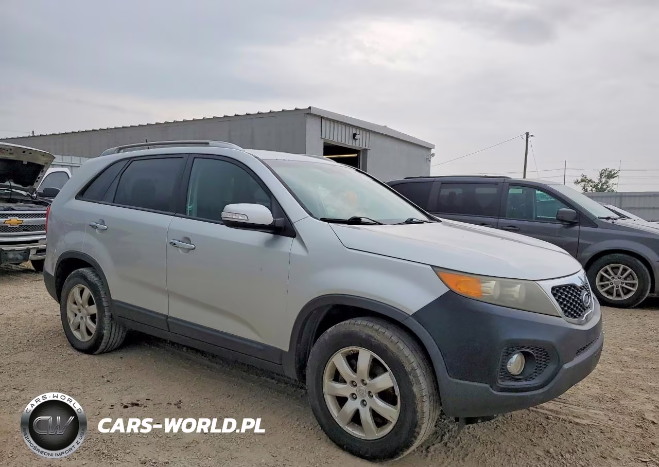 2011 Kia Sorento Lx VIN:5XYKT4A18BG025420 - 4