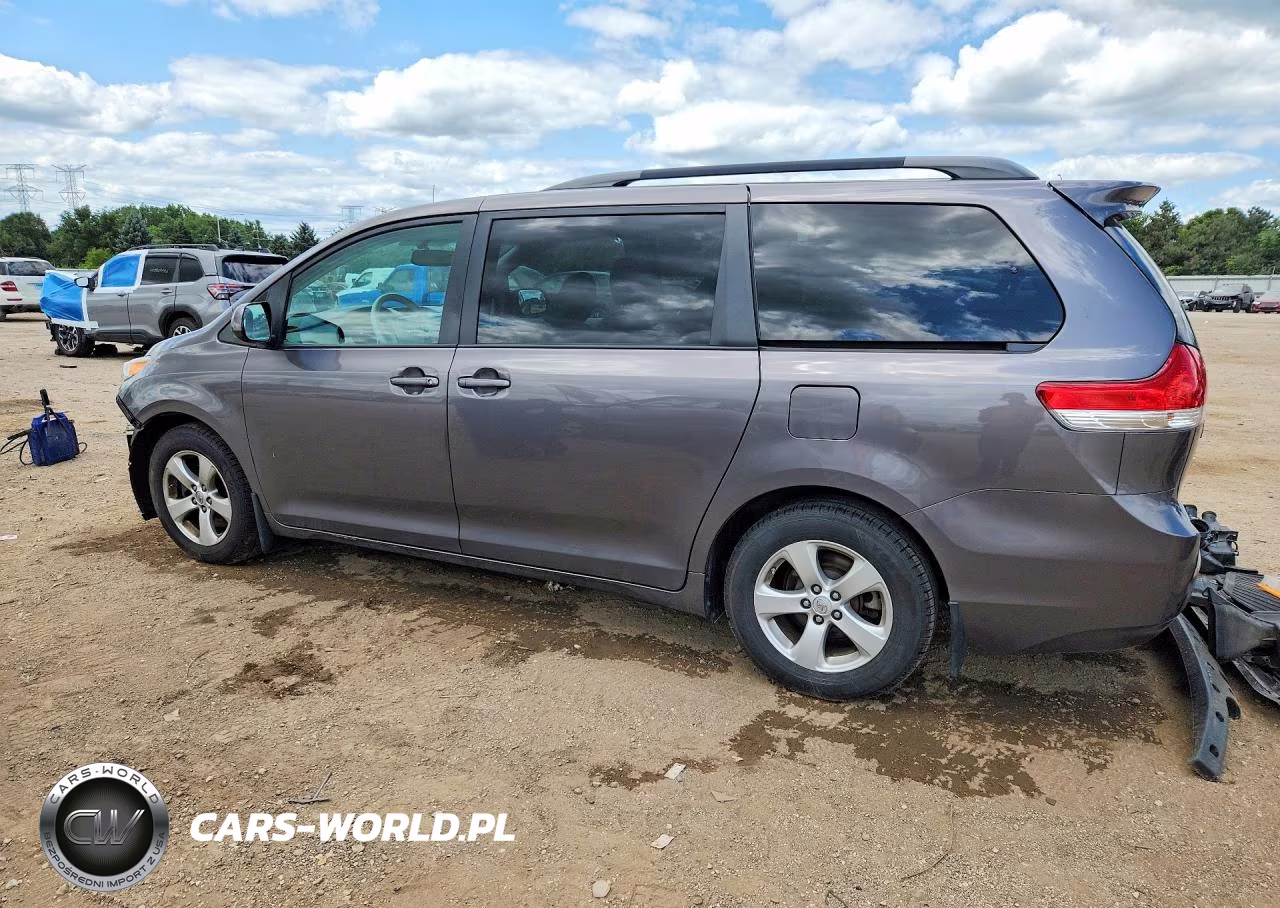 2014 Toyota Sienna Le VIN:5TDKK3DC3ES477793 - 2