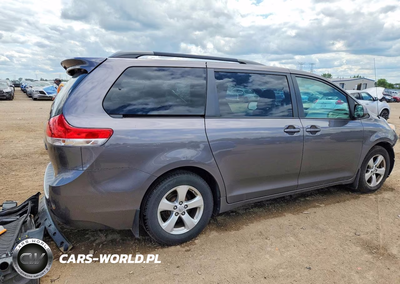 2014 Toyota Sienna Le VIN:5TDKK3DC3ES477793 - 3