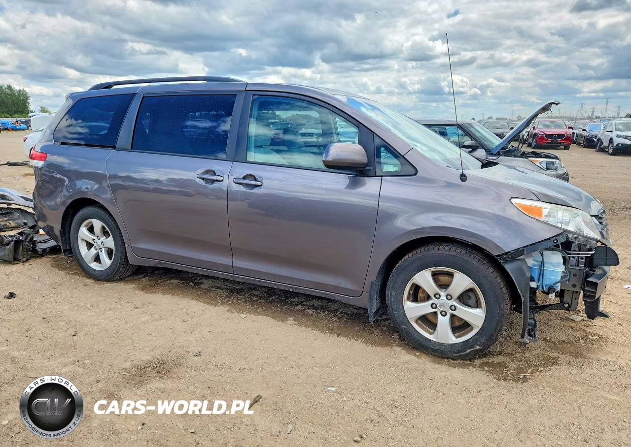 2014 Toyota Sienna Le VIN:5TDKK3DC3ES477793 - 4