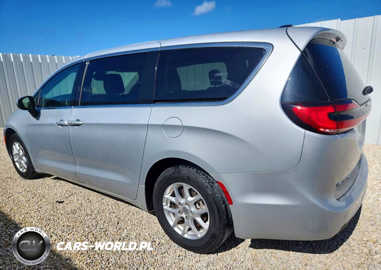 2023 Chrysler Pacifica Touring L VIN:2C4RC1BG7PR582077 - 2