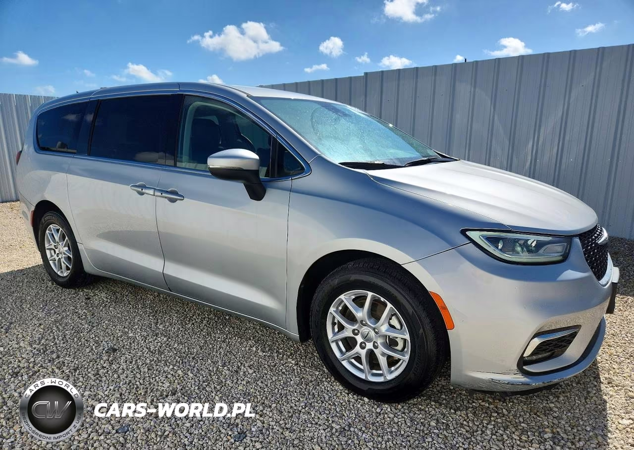 2023 Chrysler Pacifica Touring L VIN:2C4RC1BG7PR582077 - 4