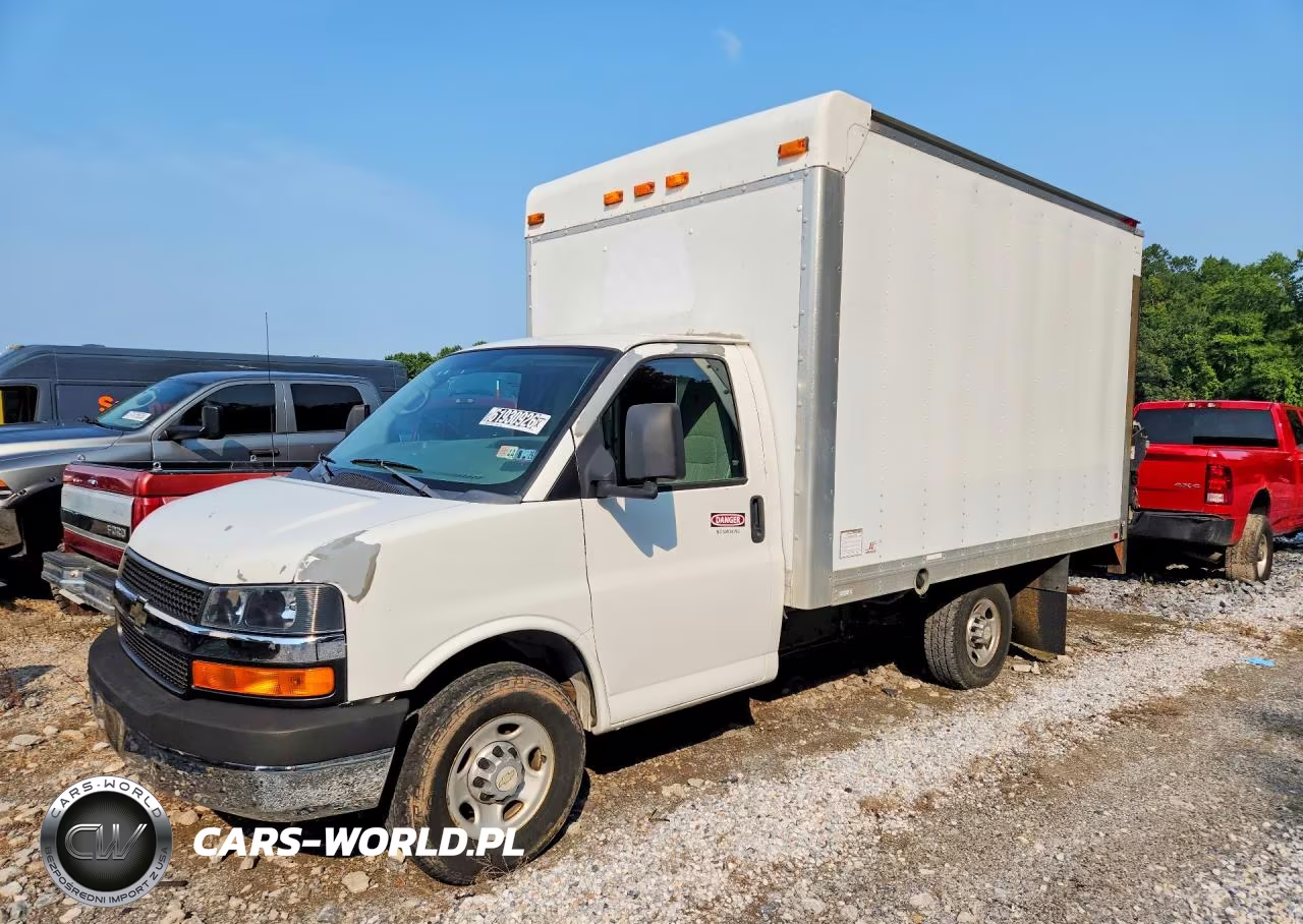 2010 Chevrolet Express Box Truck