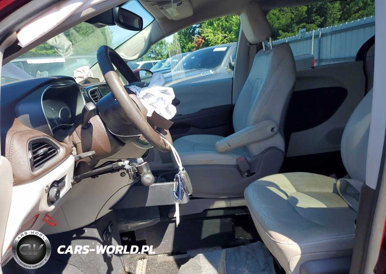 2021 Chrysler Pacifica Touring L VIN:2C4RC1BGXMR556729 - 7