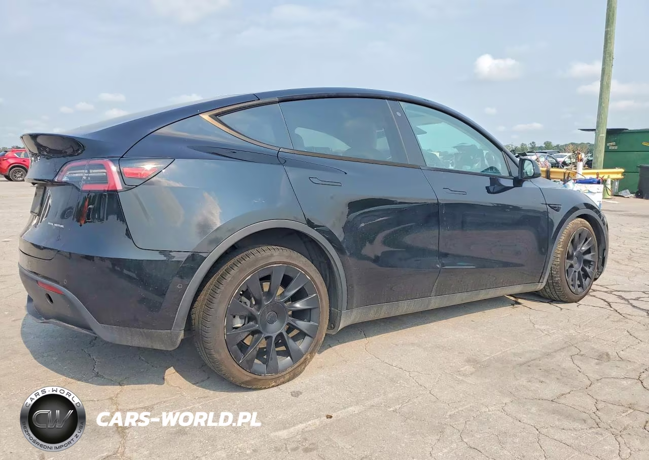 2020 Tesla Model Y VIN:5YJYGDEE8LF025843 - 3