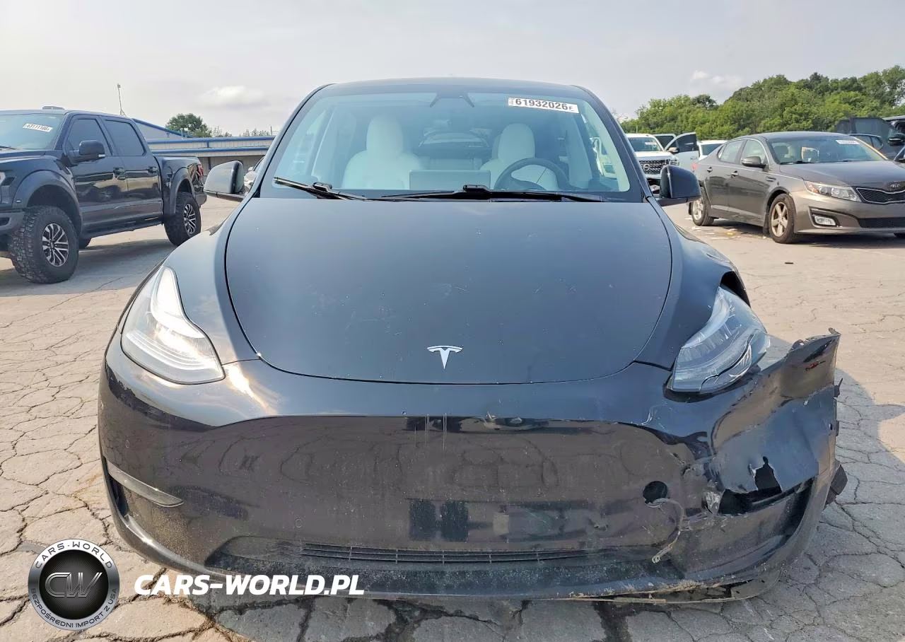 2020 Tesla Model Y VIN:5YJYGDEE8LF025843 - 5