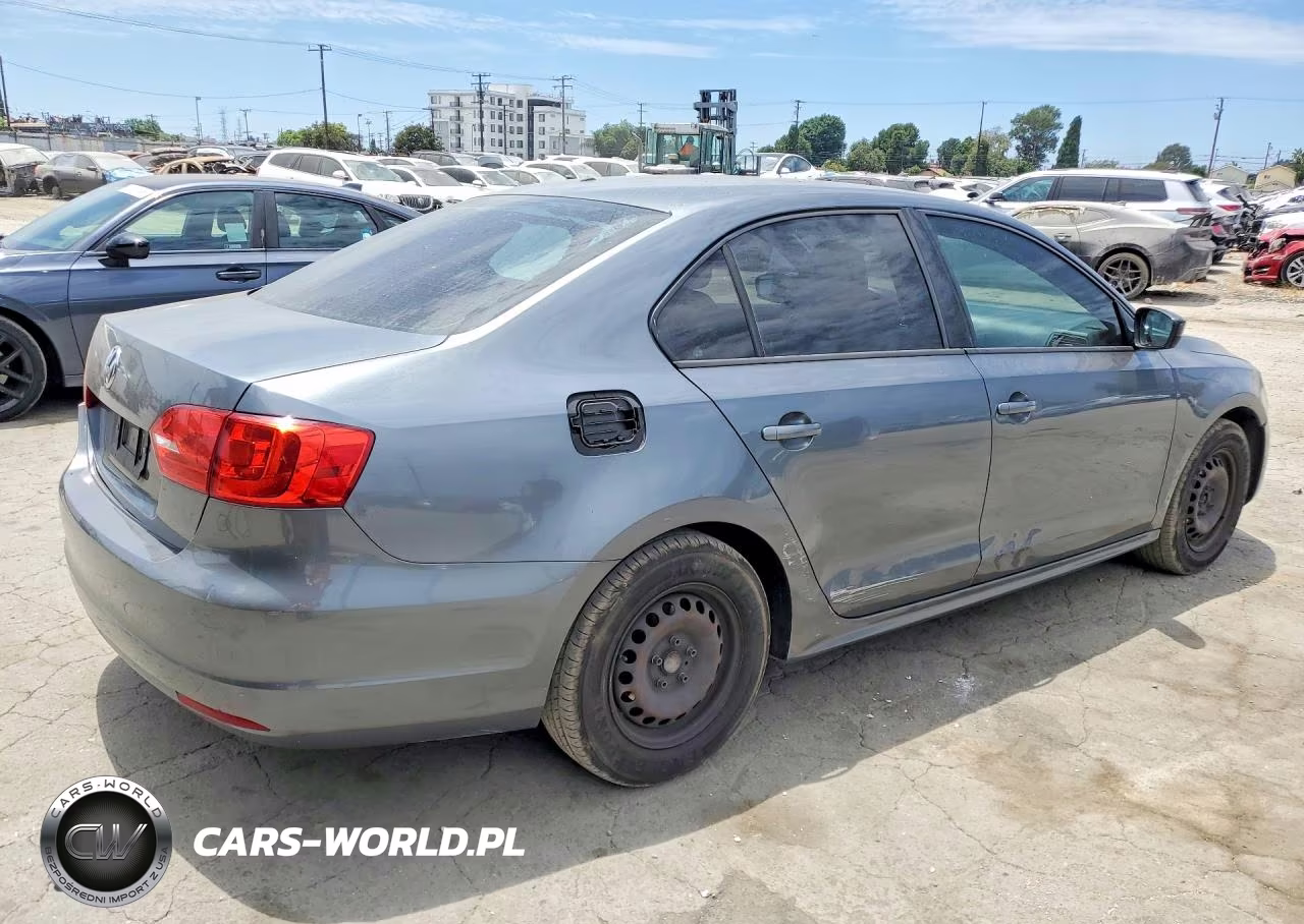 2014 Volkswagen Jetta Base VIN:3VW2K7AJ4EM302640 - 3