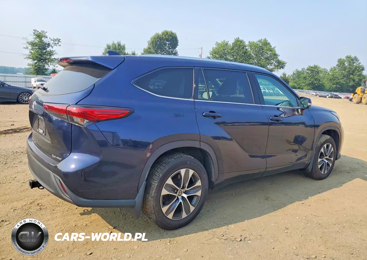 2021 Toyota Highlander Xle VIN:5TDGZRBH2MS557796 - 3