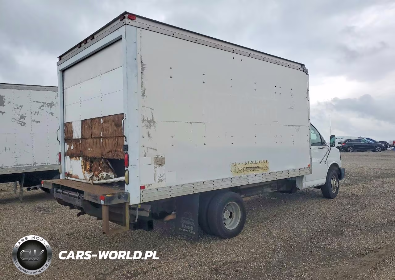 2007 Chevrolet Express Box Truck VIN:1GBJG31U471125949 - 3