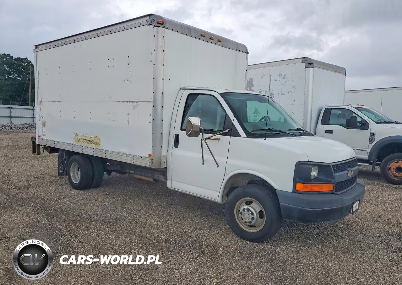 2007 Chevrolet Express Box Truck VIN:1GBJG31U471125949 - 4