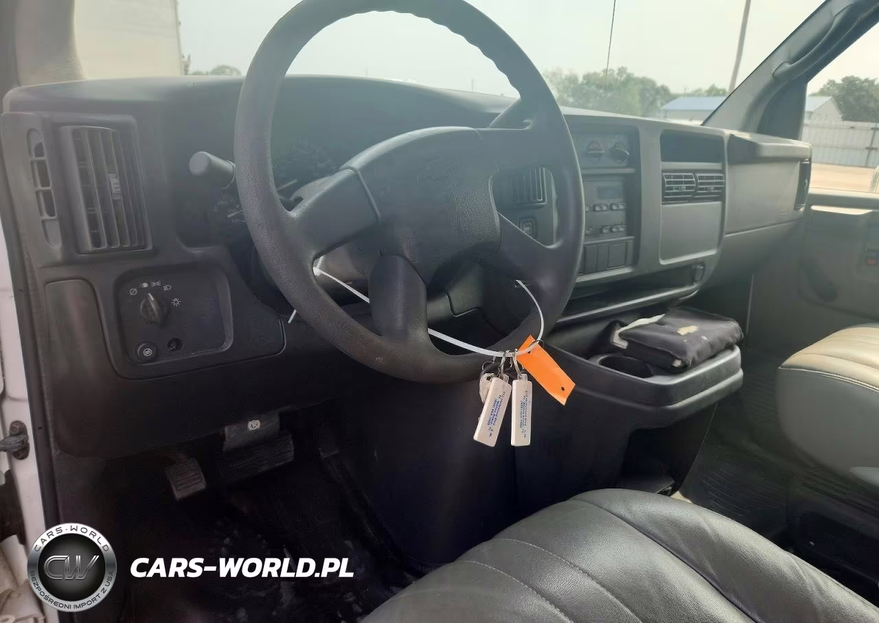 2007 Chevrolet Express Box Truck VIN:1GBJG31U471125949 - 8