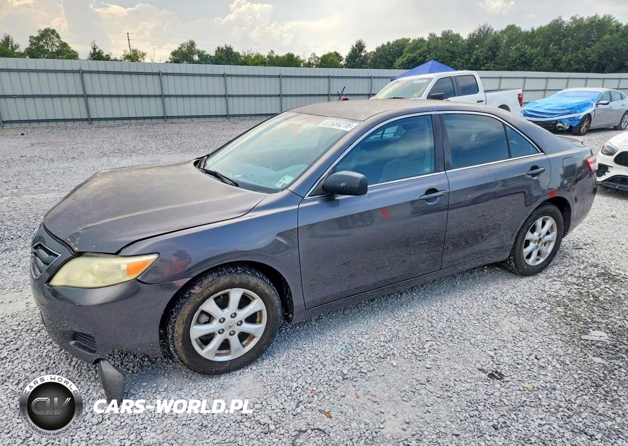 2011 Toyota Camry Le – zdjęcie 1 z 12