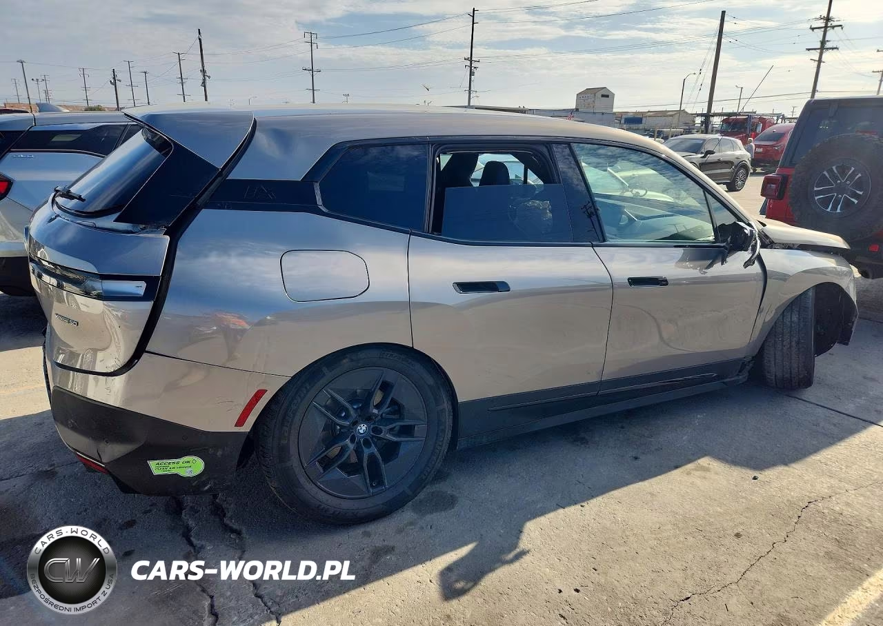 2023 BMW Ix xDrive50 VIN:WB523CF03PCM19294 - 3