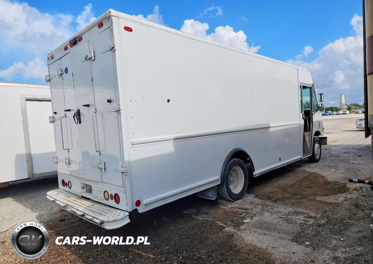 2007 Freightliner Mt45 Chassis Box Truck VIN:4UZAANBW27CX54084 - 3