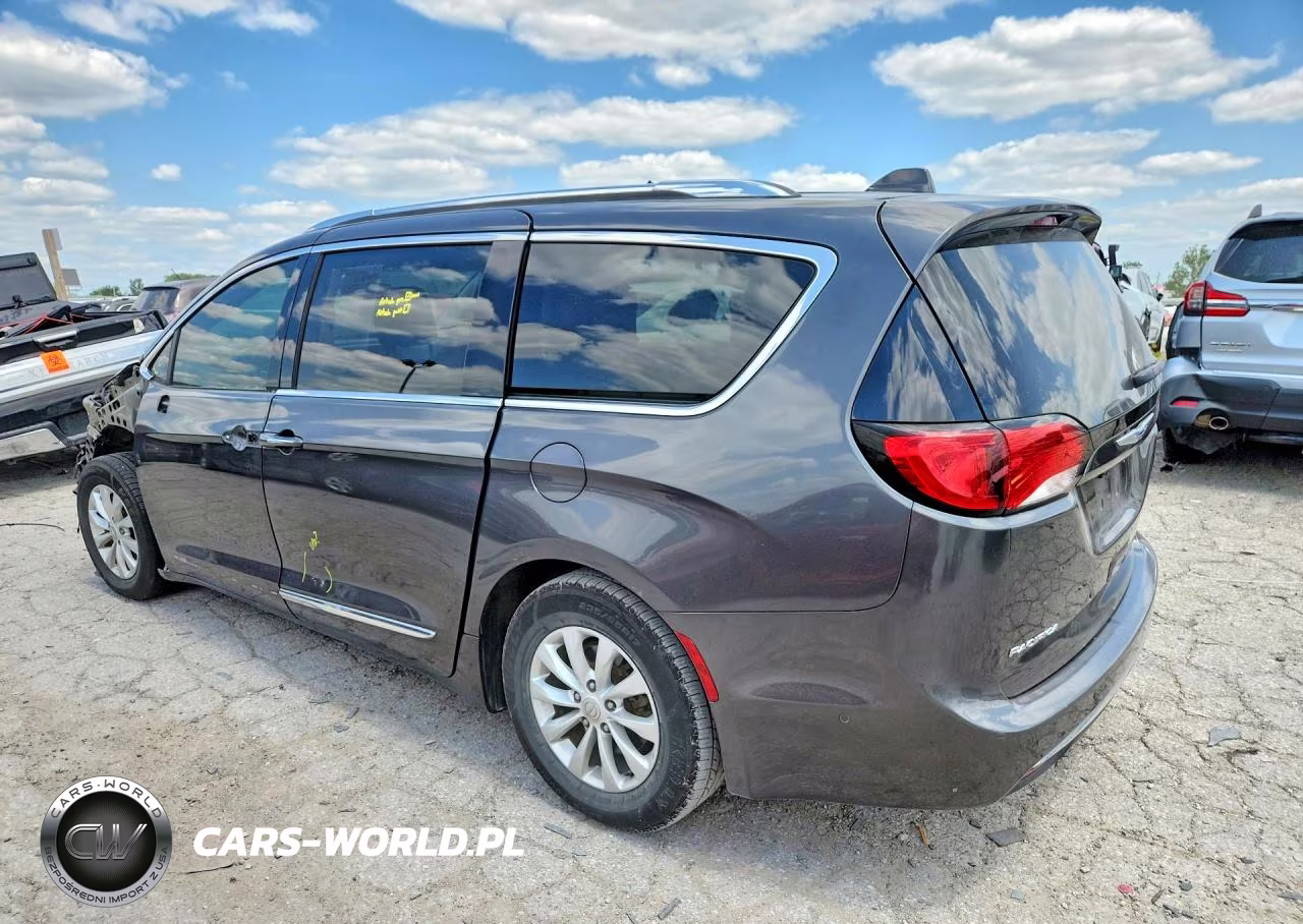 2018 Chrysler Pacifica Touring L VIN:2C4RC1BG7JR113806 - 2