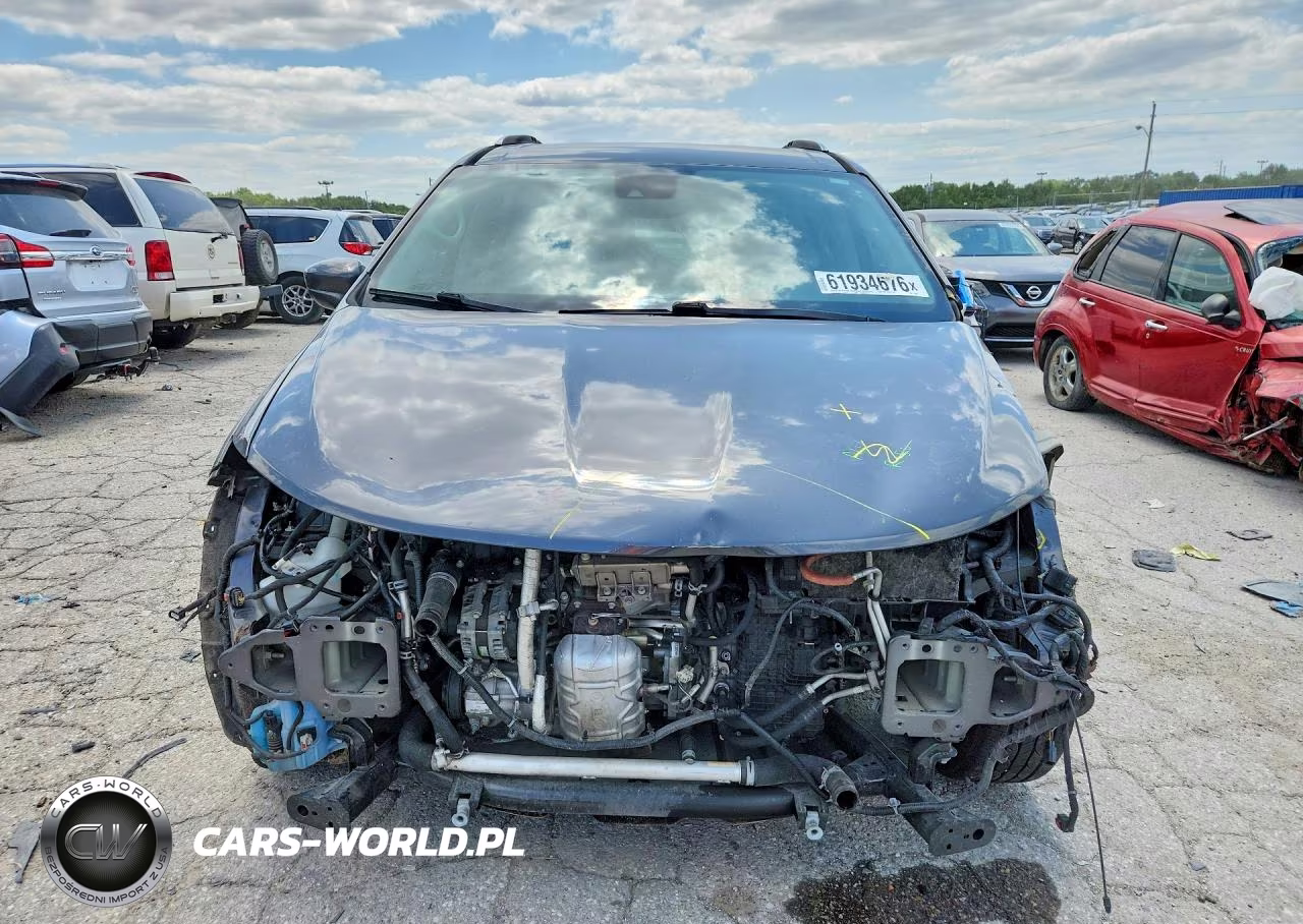2018 Chrysler Pacifica Touring L VIN:2C4RC1BG7JR113806 - 5