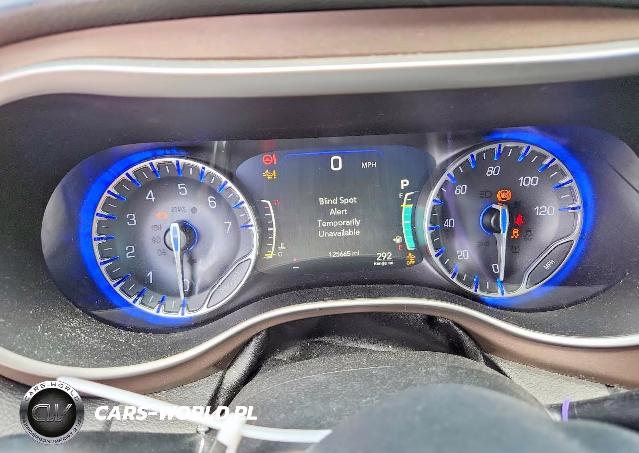 2018 Chrysler Pacifica Touring L VIN:2C4RC1BG7JR113806 - 9