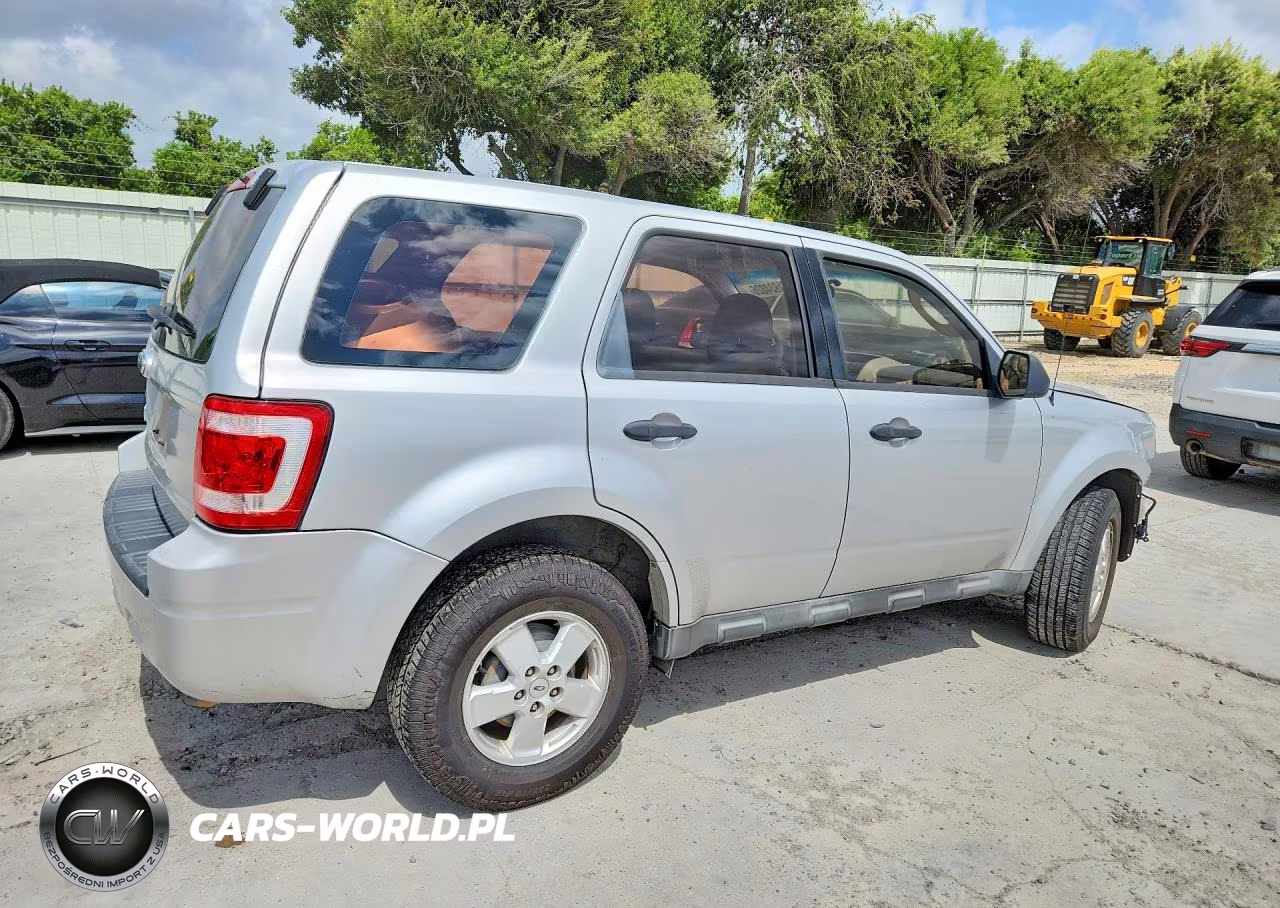 2010 Ford Escape Xls VIN:1FMCU0C77AKD45327 - 3
