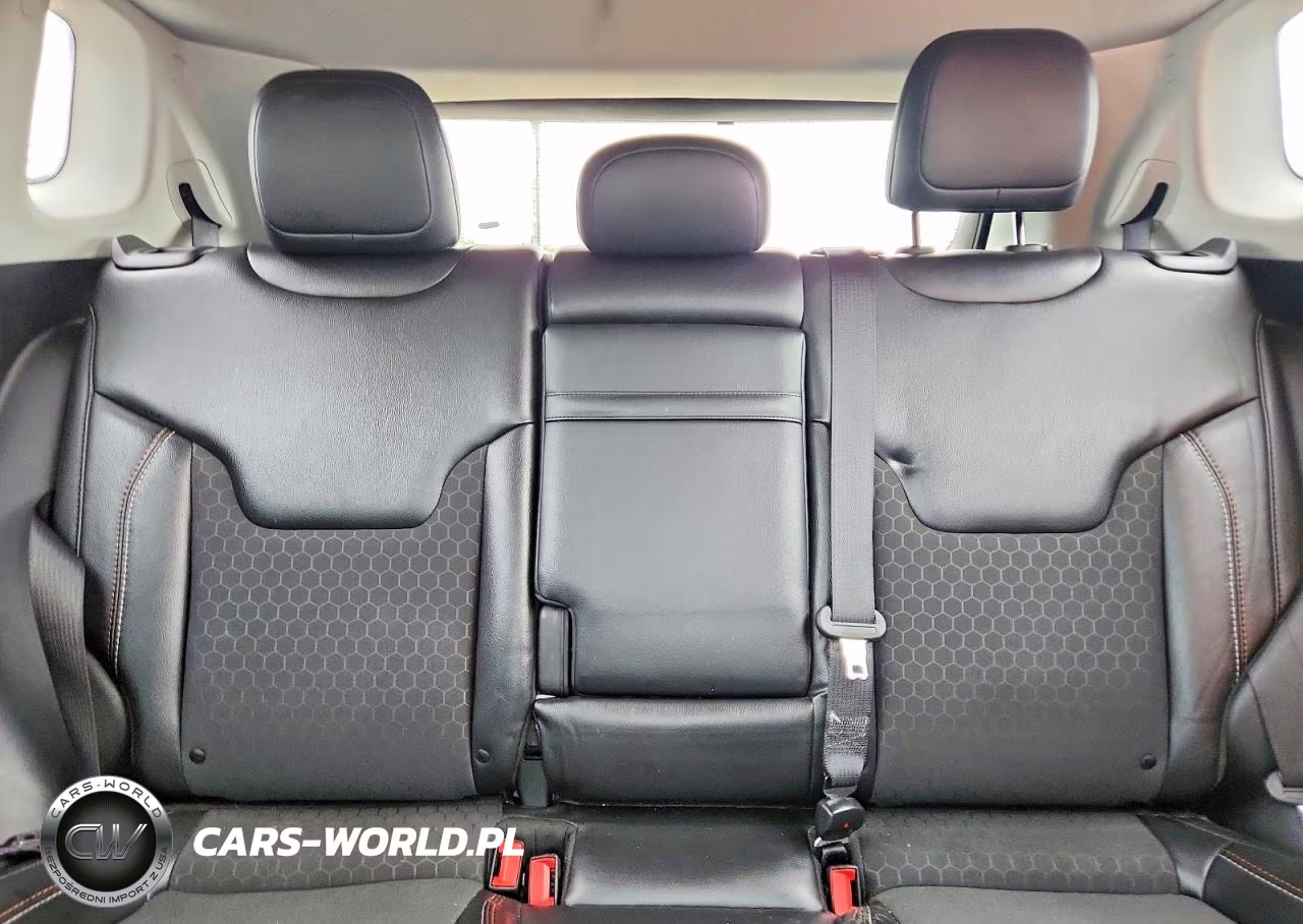 2019 Jeep Compass Latitude VIN:3C4NJDBB5KT653440 - 10