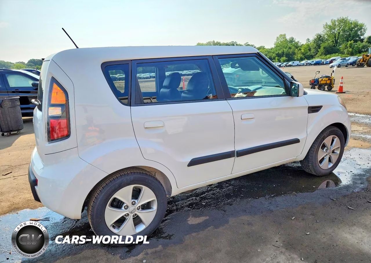 2010 Kia Soul + VIN:KNDJT2A25A7140822 - 3