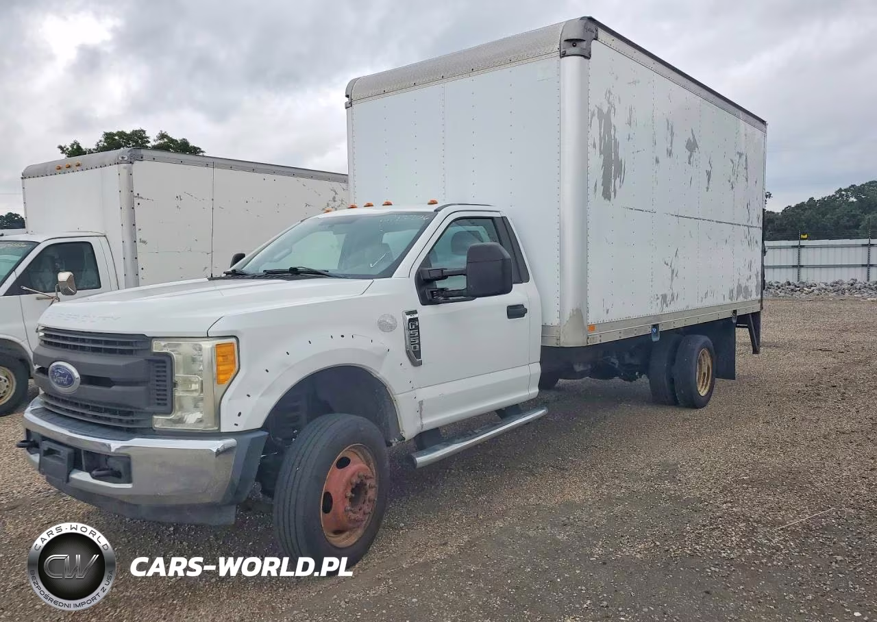 2017 Ford F550 Super Duty Box Truck
