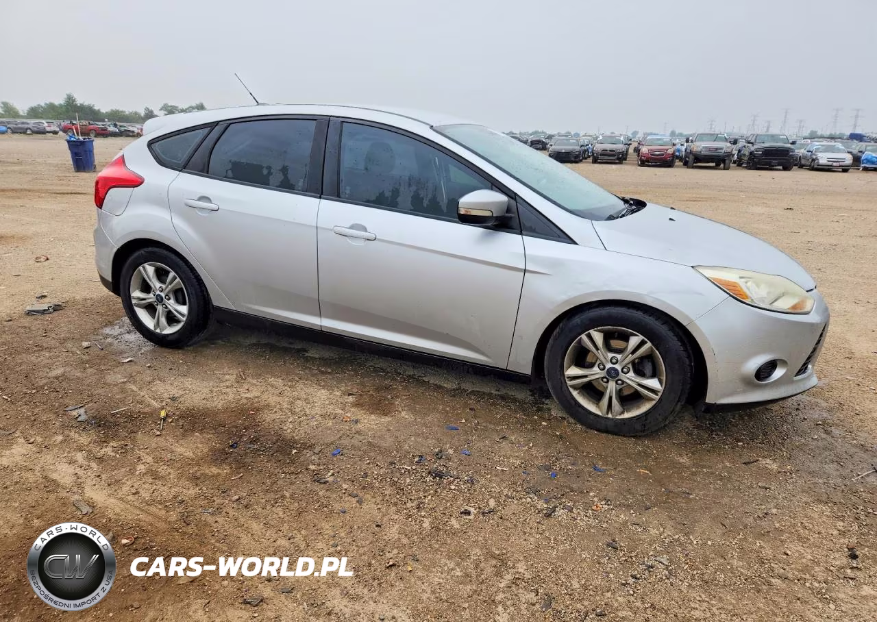 2014 Ford Focus Se VIN:1FADP3K28EL229440 - 4