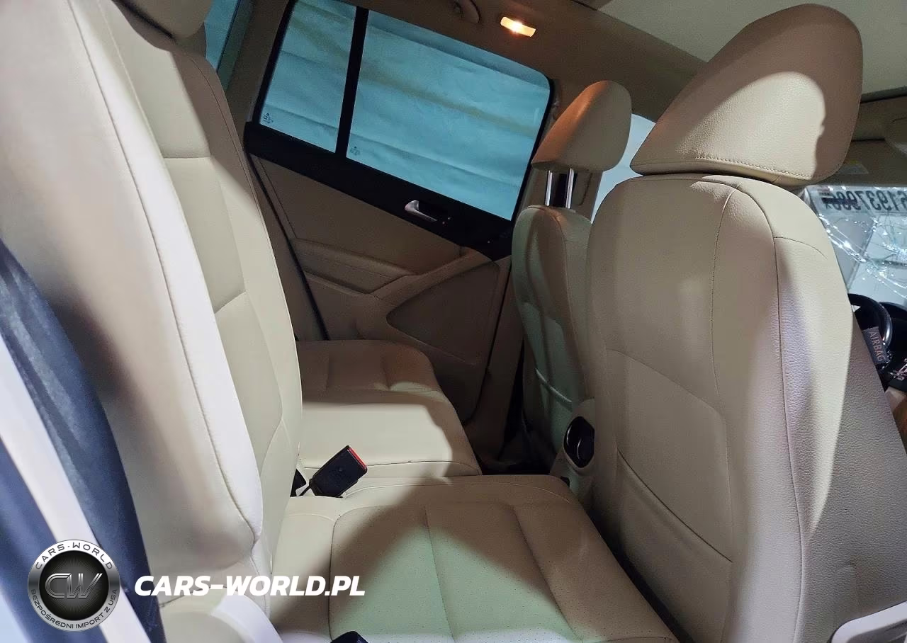 2017 Volkswagen Tiguan Wolfsburg VIN:WVGSV7AX0HK012479 - 11