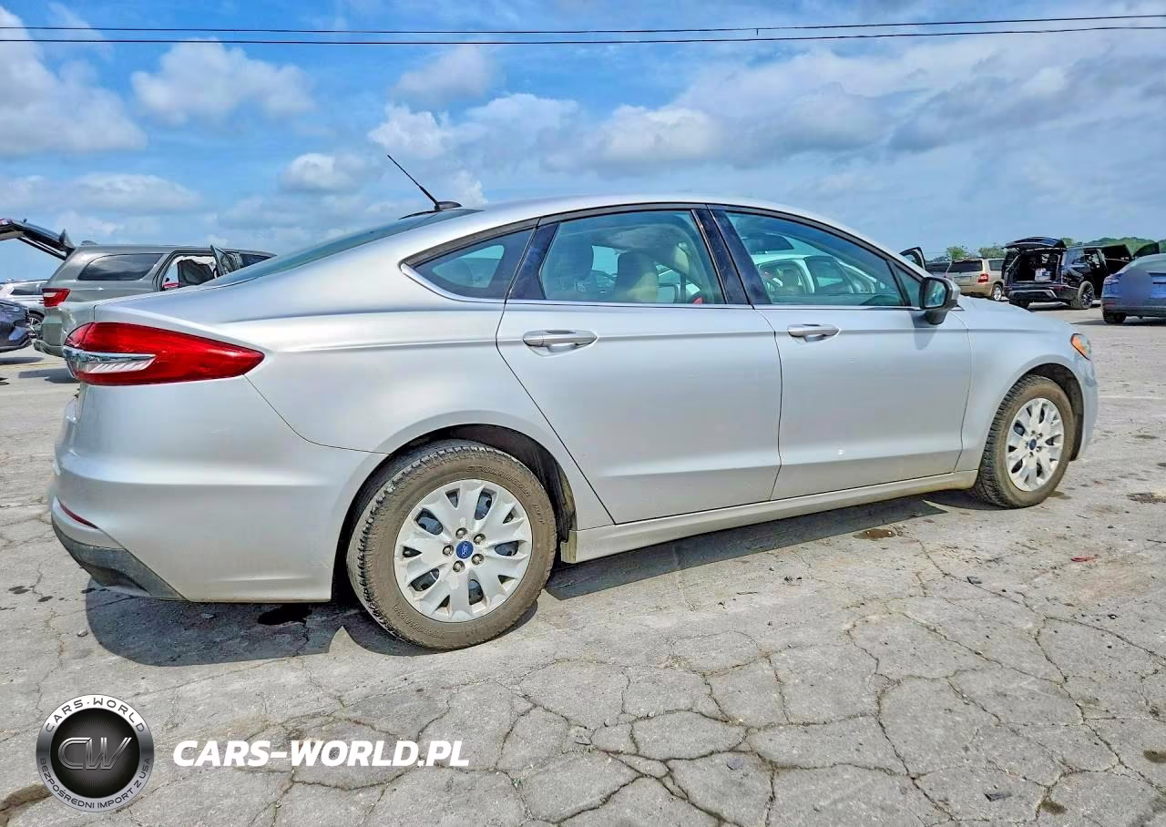 2019 Ford Fusion S VIN:3FA6P0G79KR102060 - 3