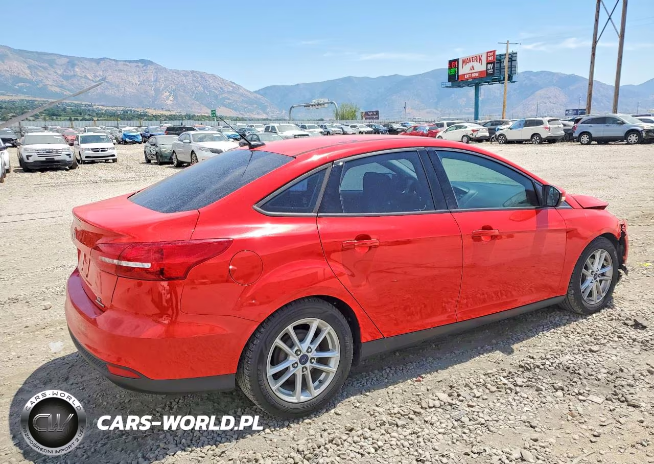2015 Ford Focus Se VIN:1FADP3F22FL281139 - 3