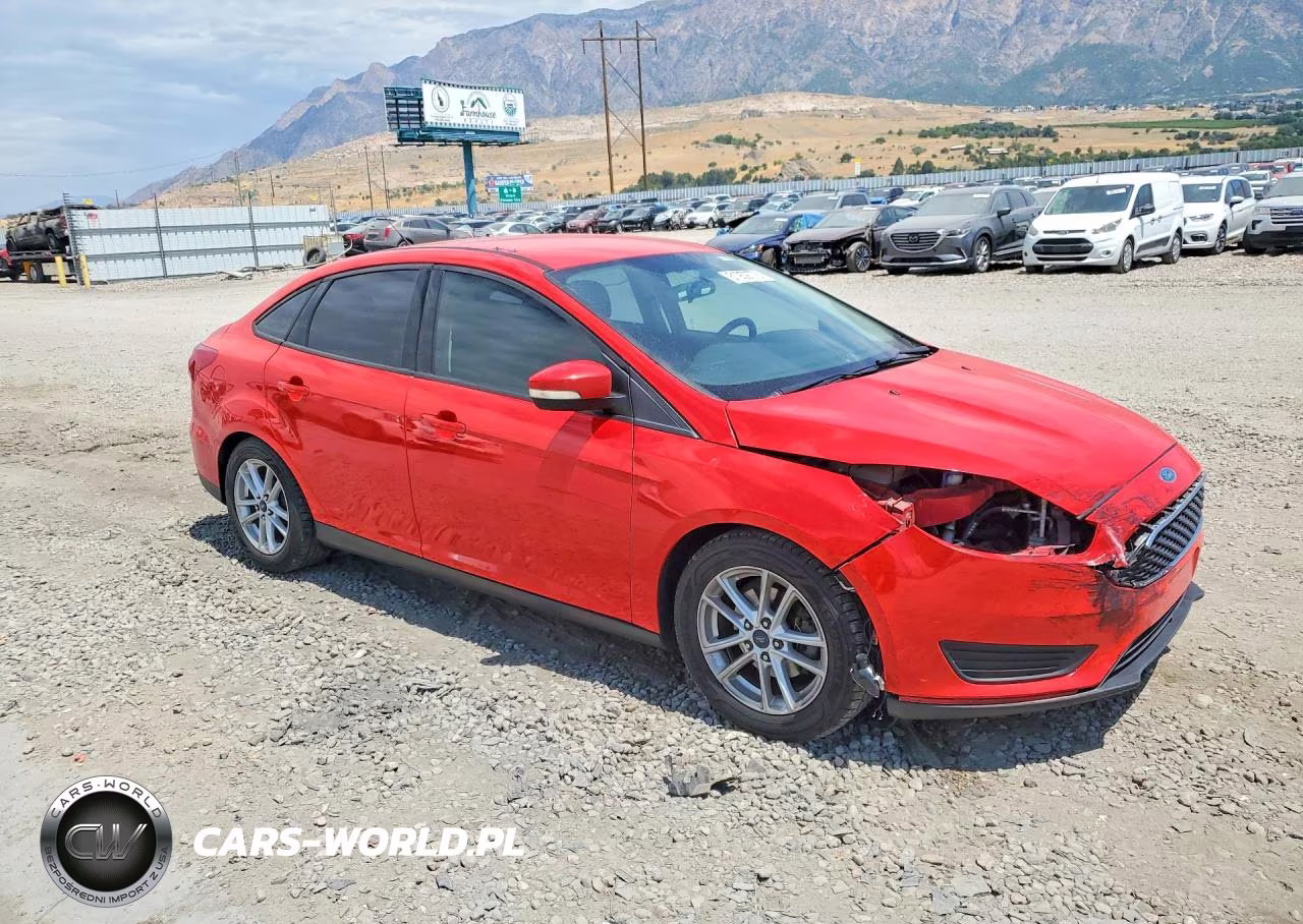 2015 Ford Focus Se VIN:1FADP3F22FL281139 - 4