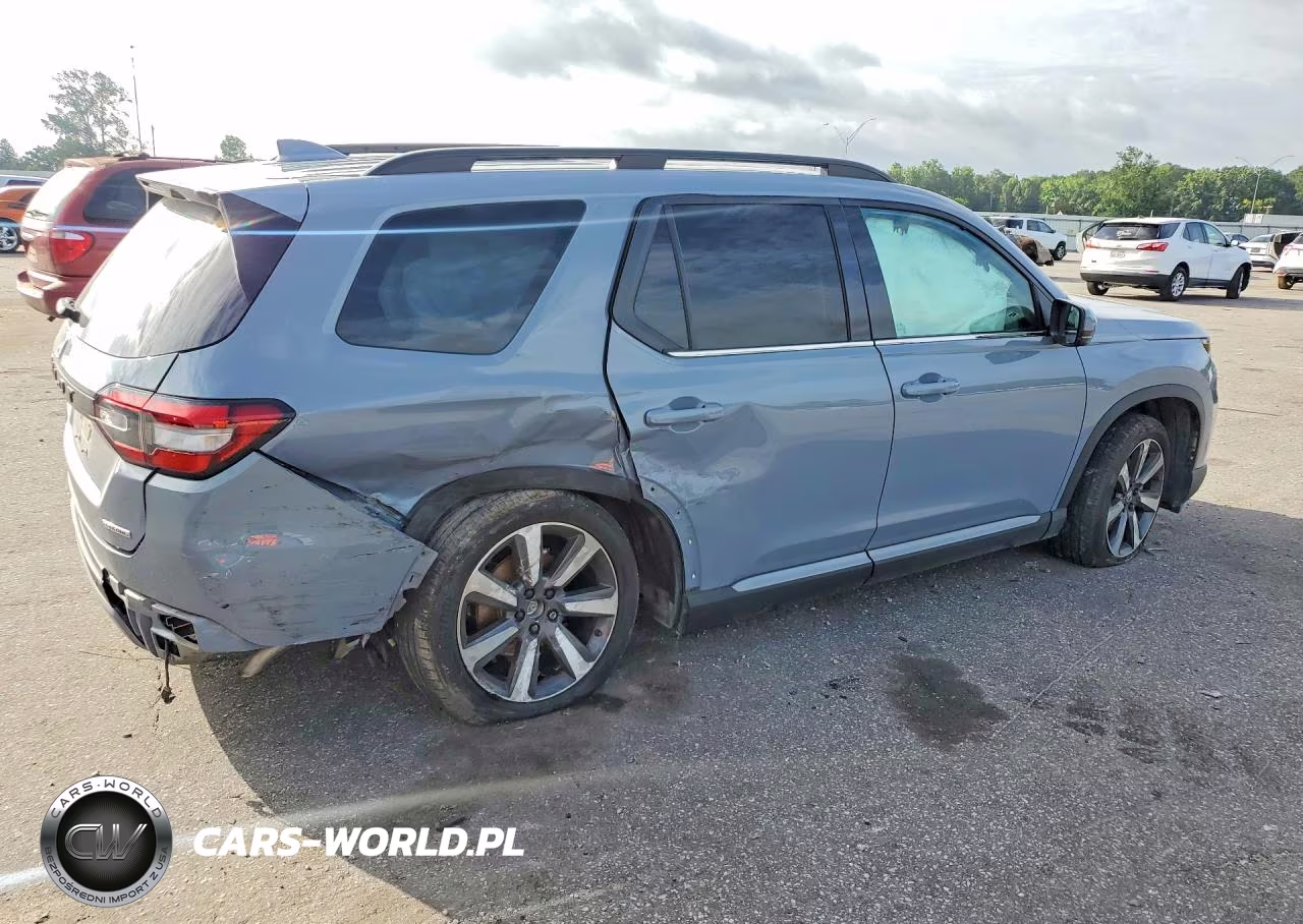 2023 Honda Pilot Touring VIN:5FNYG1H77PB005438 - 3