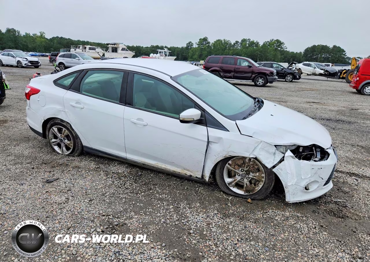 2014 Ford Focus Se VIN:1FADP3F24EL297972 - 4
