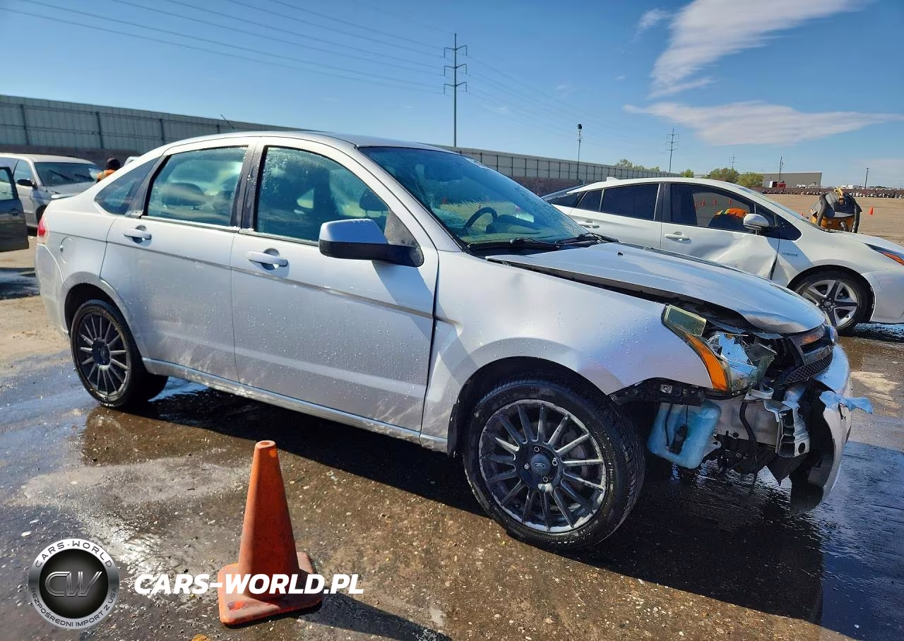 2010 Ford Focus Ses VIN:1FAHP3GN9AW197465 - 4