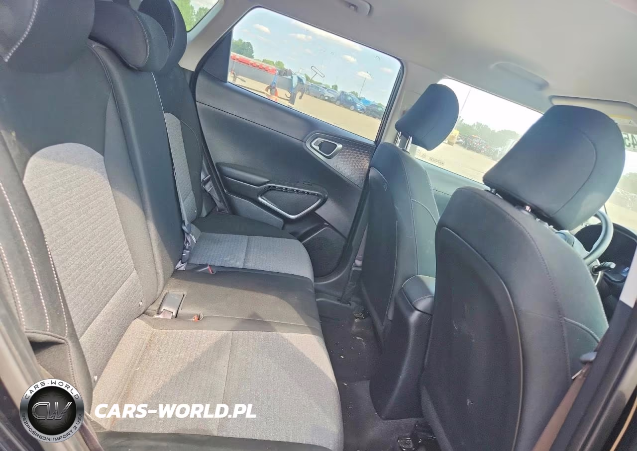 2021 Kia Soul S VIN:KNDJ23AU3M7124858 - 11