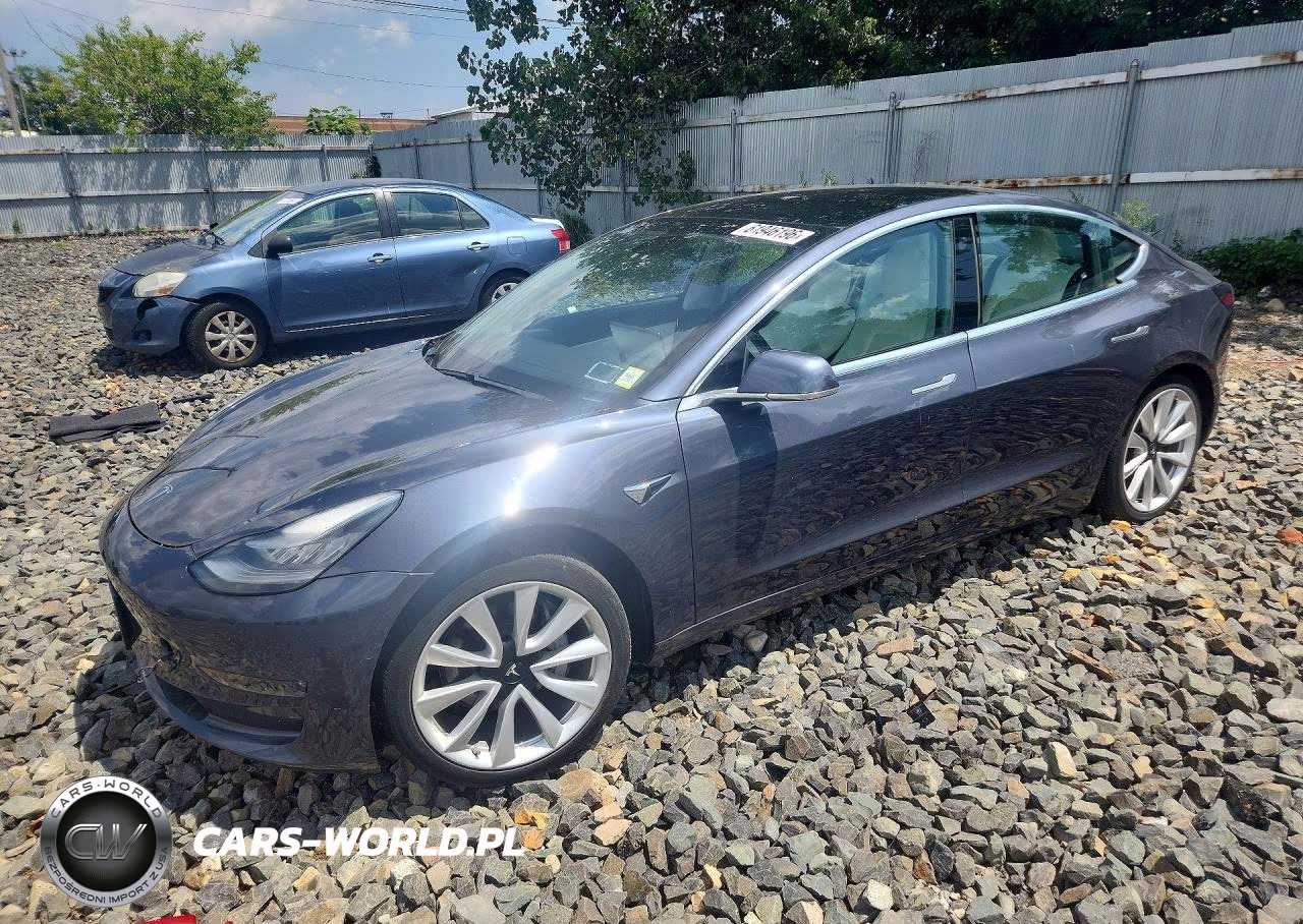 2020 Tesla Model 3 – zdjęcie 1 z 12