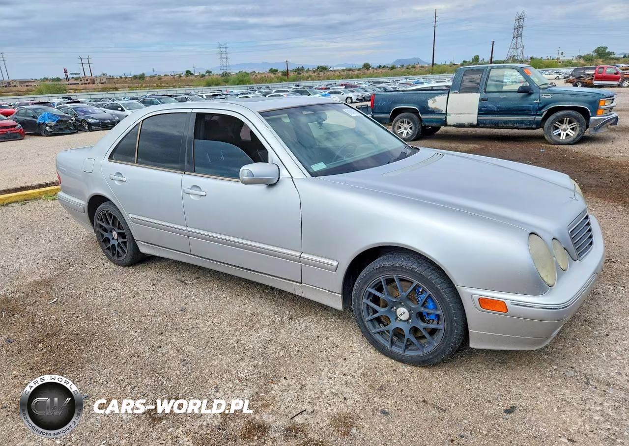2000 Mercedes-Benz E 430 VIN:WDBJF83J6YX034323 - 4