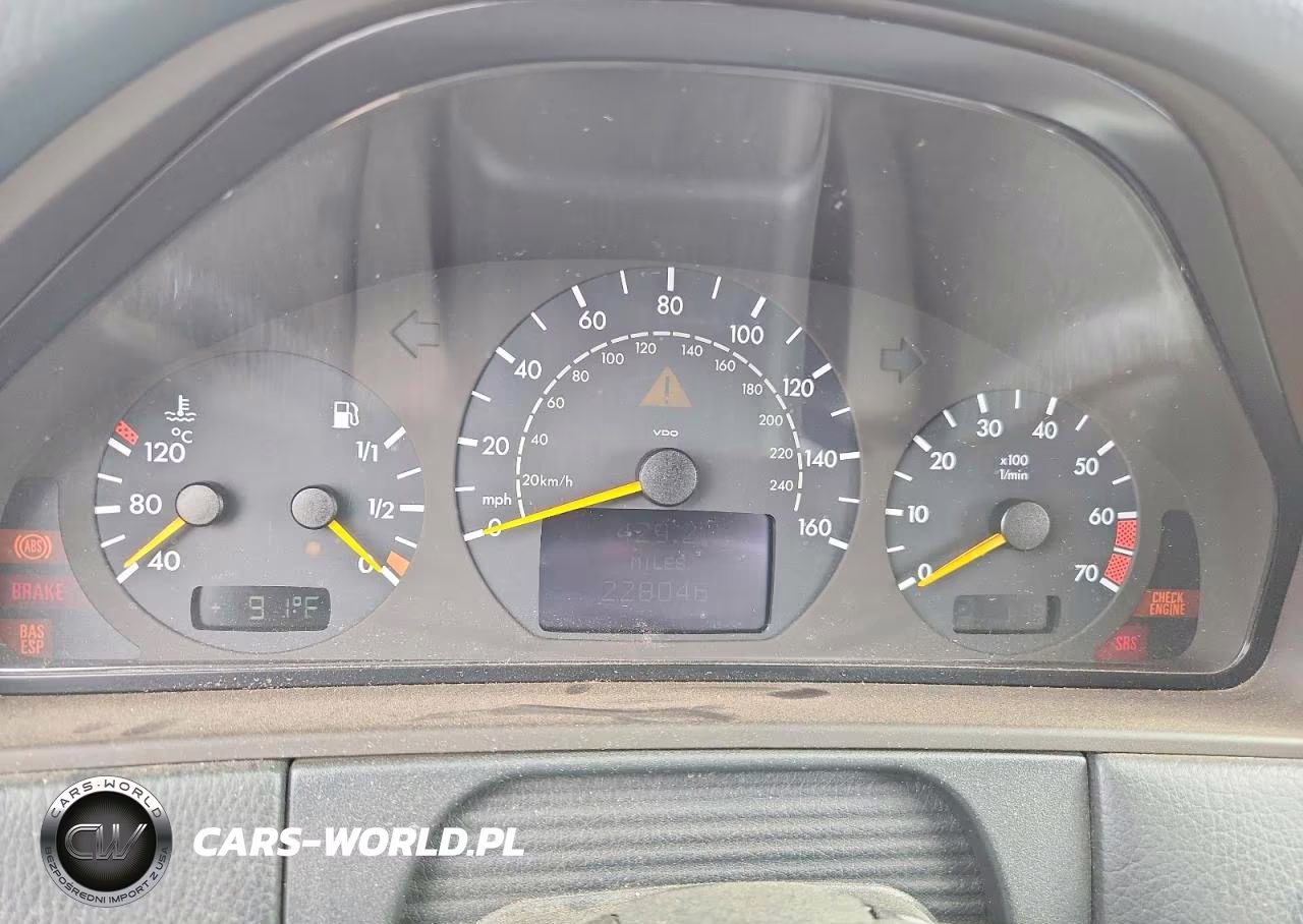 2000 Mercedes-Benz E 430 VIN:WDBJF83J6YX034323 - 9