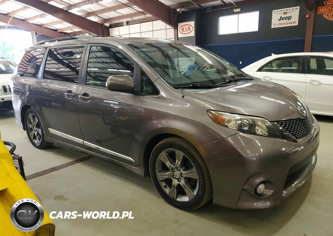 2012 Toyota Sienna Sport VIN:5TDXK3DC8CS230689 - 4
