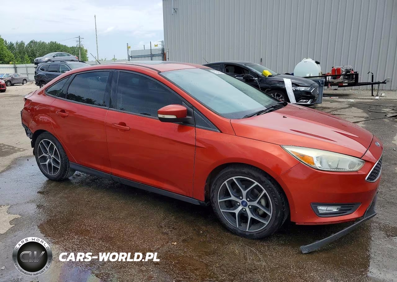 2018 Ford Focus Sel VIN:1FADP3H25JL279312 - 4