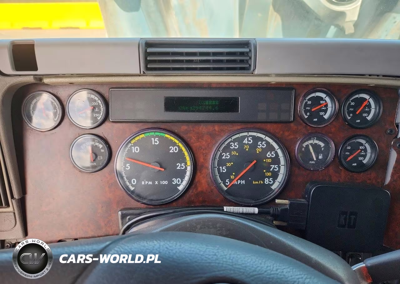 2002 Freightliner Century120 VIN:1FUJBBCG62LG28029 - 9